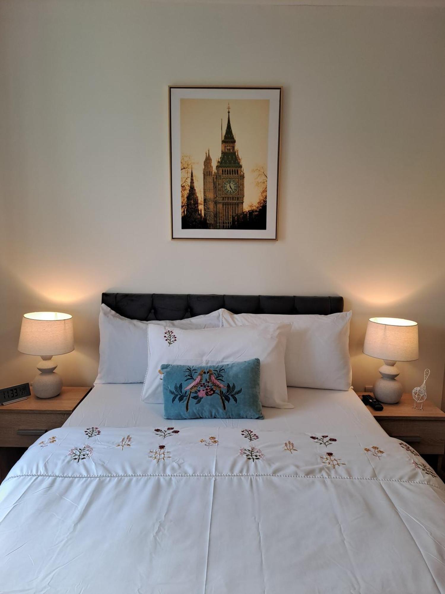 Cozy Bedroom In Lucan, Privatunterkunft