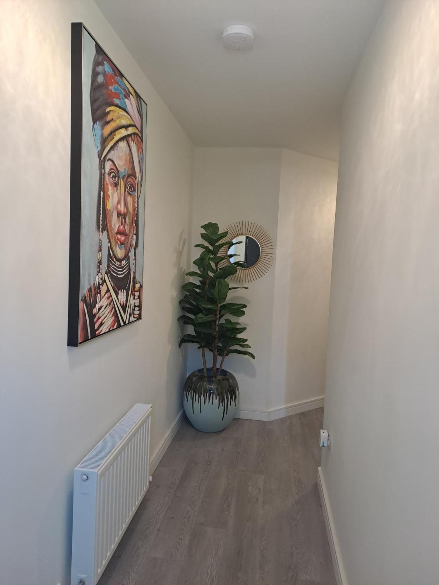 Cozy Bedroom In Lucan, Privatunterkunft